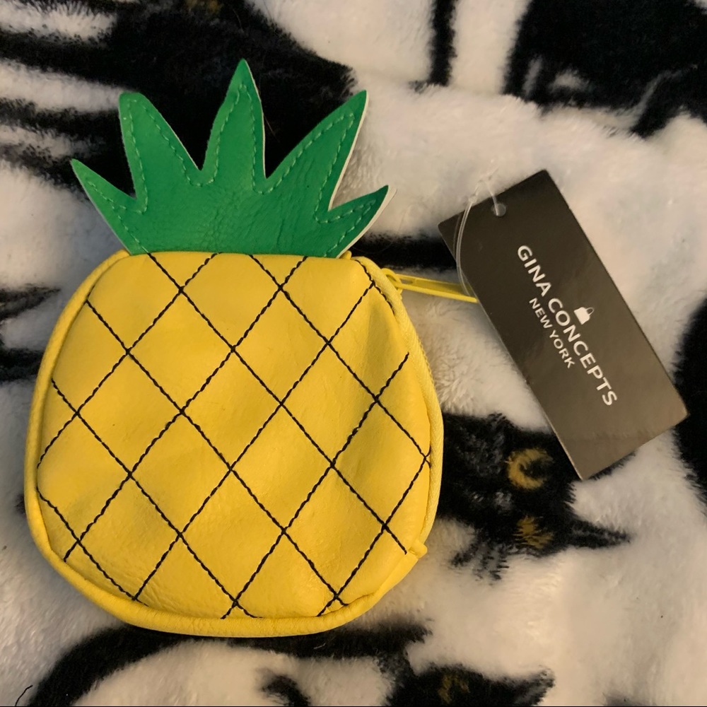 NWT Pineapple Coin Pouch Gina Concepts New York!!